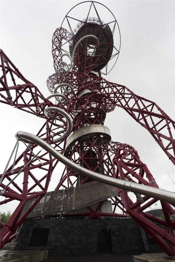 Bu kaydırak tam tamına 178 metre!