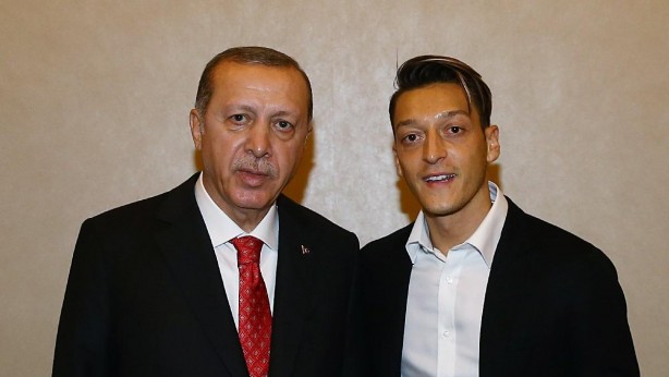 Bu kez AK Parti değil! Mesut Özil o partinin seçim çalışmalarına katılacak