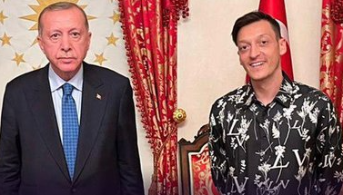 Foto - Bu kez AK Parti değil! Mesut Özil o partinin seçim çalışmalarına katılacak