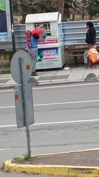 Foto - Bu kez giysi kumbarasından 'çocuk' çıktı