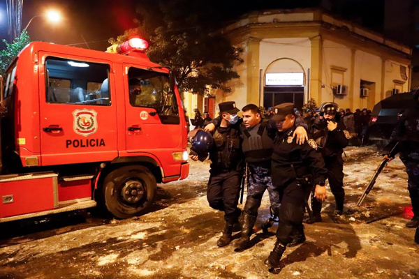 Foto - Bu kez Güney Amerika ülkesi karıştı! Sokaklar savaş alanına döndü