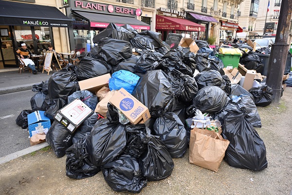 Foto - Bu kez maske takma sebepleri başka! Paris’te bu tablo normalleşti