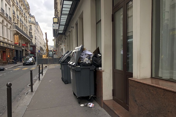 Foto - Bu kez maske takma sebepleri başka! Paris’te bu tablo normalleşti