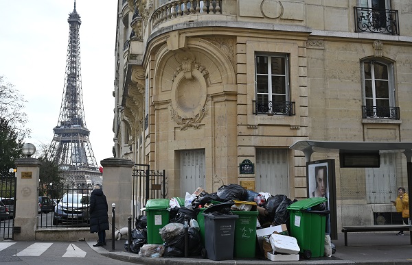 Foto - Bu kez maske takma sebepleri başka! Paris’te bu tablo normalleşti