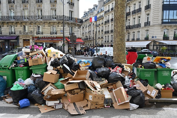 Foto - Bu kez maske takma sebepleri başka! Paris’te bu tablo normalleşti