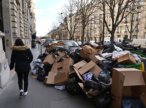 Foto - Bu kez maske takma sebepleri başka! Paris’te bu tablo normalleşti