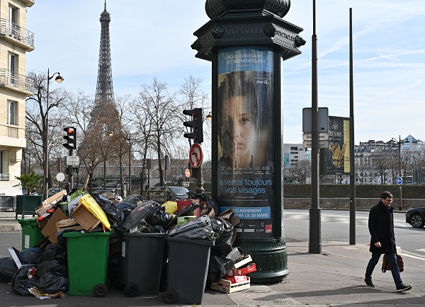 Foto - Bu kez maske takma sebepleri başka! Paris’te bu tablo normalleşti