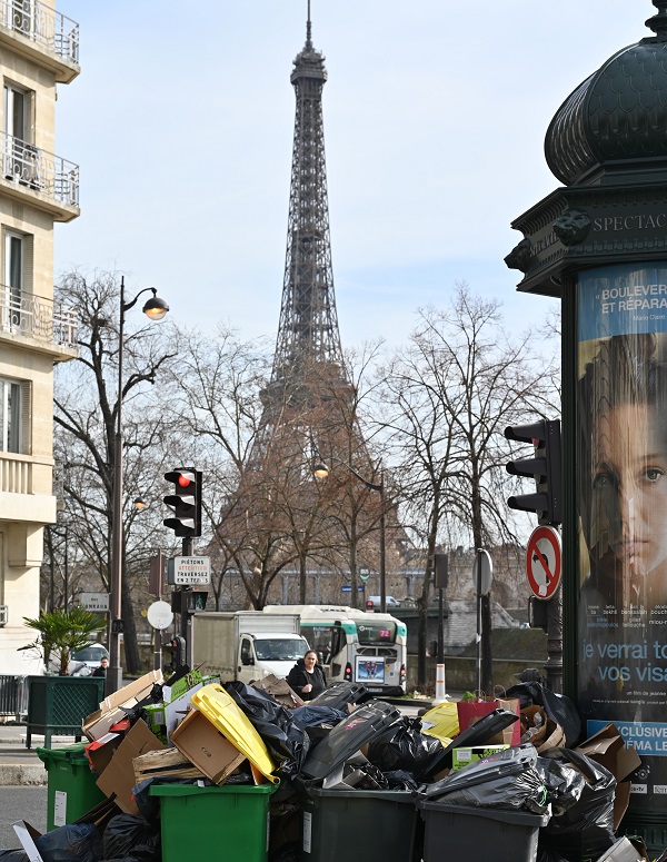 Foto - Bu kez maske takma sebepleri başka! Paris’te bu tablo normalleşti