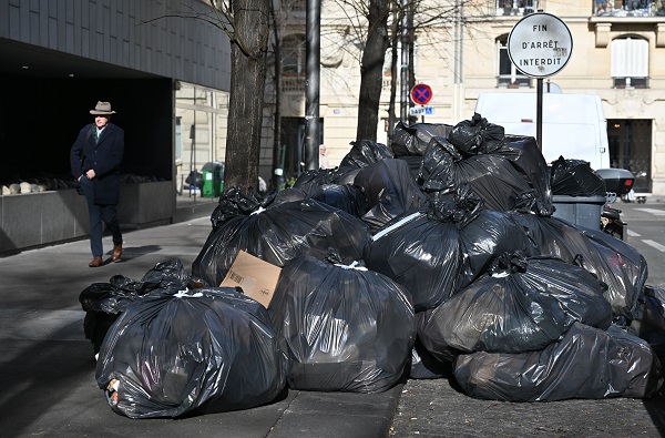 Foto - Bu kez maske takma sebepleri başka! Paris’te bu tablo normalleşti