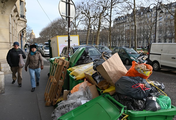 Foto - Bu kez maske takma sebepleri başka! Paris’te bu tablo normalleşti