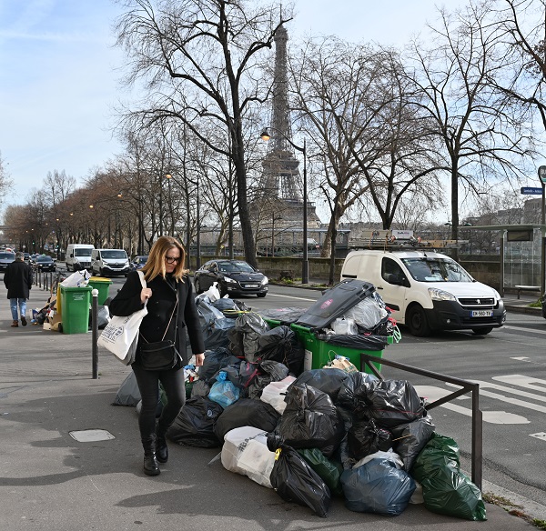 Foto - Bu kez maske takma sebepleri başka! Paris’te bu tablo normalleşti