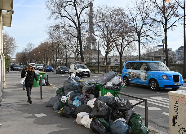 Foto - Bu kez maske takma sebepleri başka! Paris’te bu tablo normalleşti