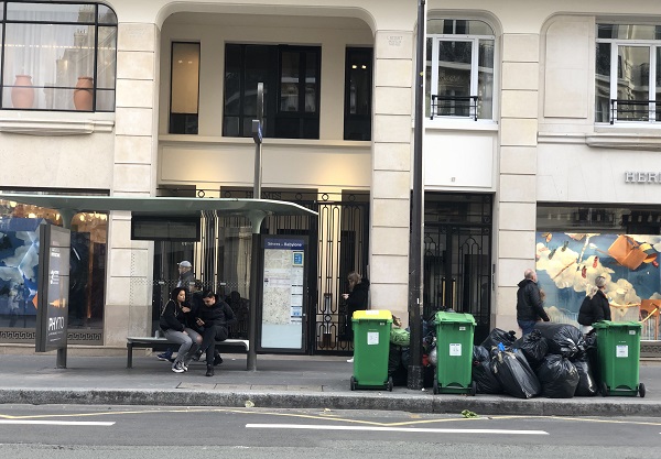 Foto - Bu kez maske takma sebepleri başka! Paris’te bu tablo normalleşti