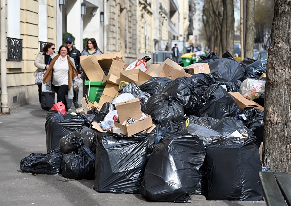 Foto - Bu kez maske takma sebepleri başka! Paris’te bu tablo normalleşti