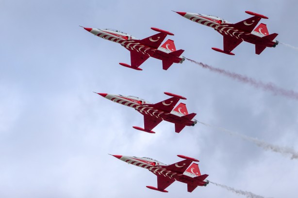 Foto - Bu kez 'Mevlana' için uçtular! SOLOTÜRK ve Türk Yıldızları'ndan nefes kesen gösteri