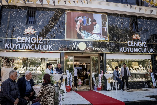 Foto - Son tahmin kuyumculardan geldi! 'Hiç görmedim' deyip açıkladı: Gram altın Ekim ayında o rakamı görecek