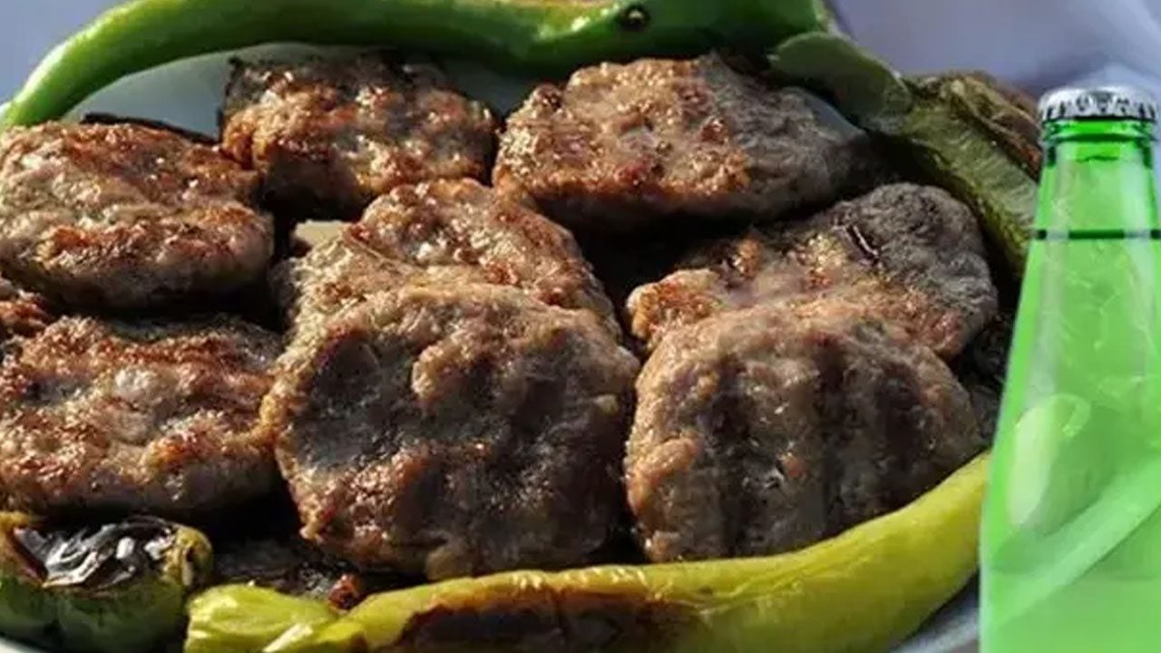  Bu köfteyi lokum gibi yapan bir kaşık maden suyu! Bu işi kolaylastiran pratik bilgi: Tamamen etkiliyor