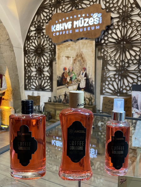 Foto - Bu kolonyanın kokusu herkesi şaşırtıyor