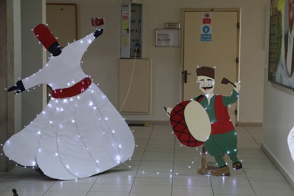 Foto - Bu koridor zaman makinesi görevinde! Liseliler Ramazan ruhunu böyle yaşatıyor 