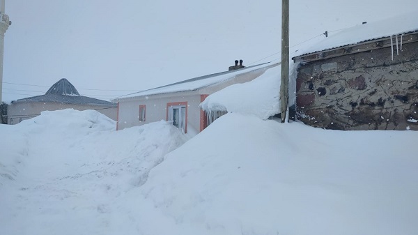 Foto - Bu köy bahara hasret kaldı! 