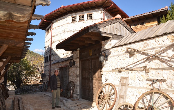 Bu köy başka köy! Kimse yaşamıyor ama giden gidene