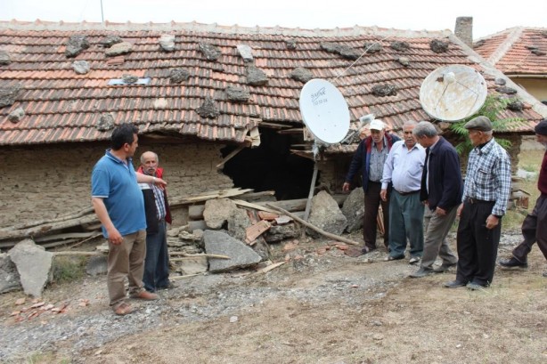 Foto - Bu köye taş yağıyor! Herkes çok tedirgin