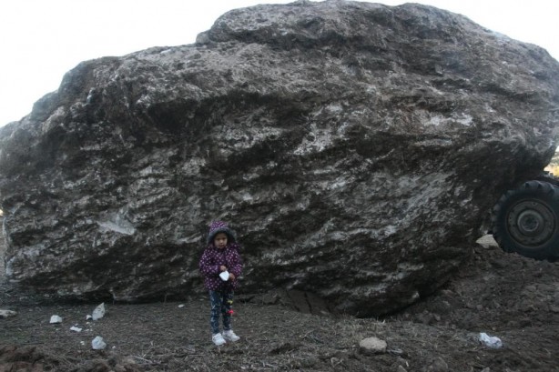 Foto - Bu köye taş yağıyor! Herkes çok tedirgin