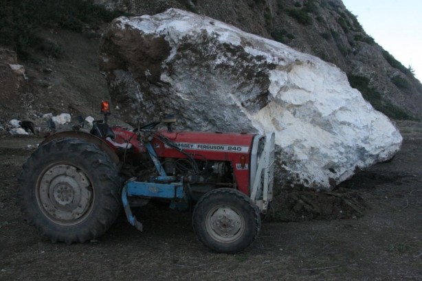 Foto - Bu köye taş yağıyor! Herkes çok tedirgin