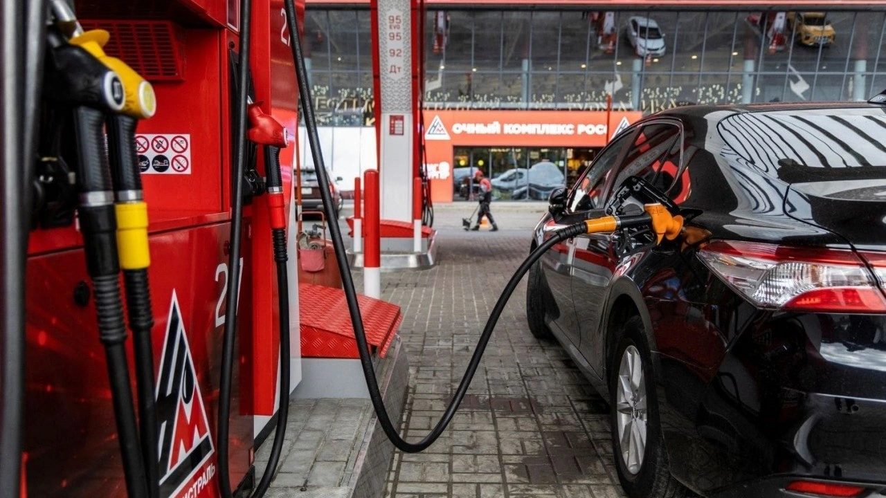 Foto - Bu kriz Türkiye'yi de vurur! Benzin aldığımız ülke petrol ithal etmeye başladı