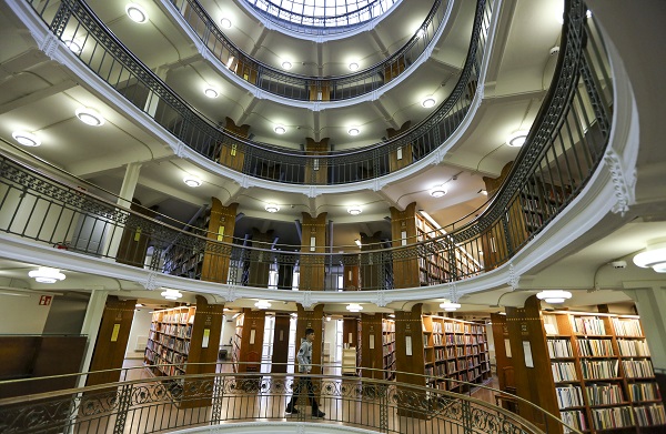 Foto - Bu kütüphane görkemli mimarisiyle dikkat çekiyor