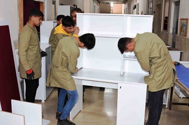 Foto - Bu lise para basıyor! Lise öğrencileri yapıyor, 15 milyon lira kazanılıyor