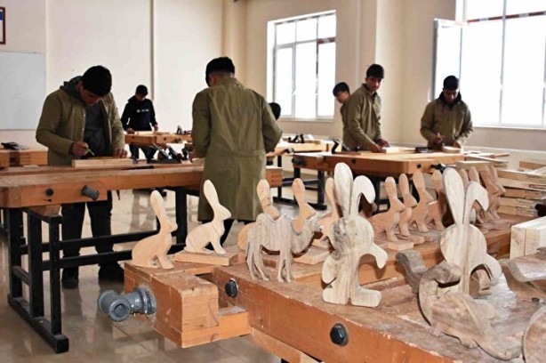 Foto - Bu lise para basıyor! Lise öğrencileri yapıyor, 15 milyon lira kazanılıyor