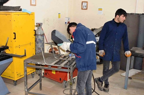 Foto - Bu lise para basıyor! Lise öğrencileri yapıyor, 15 milyon lira kazanılıyor