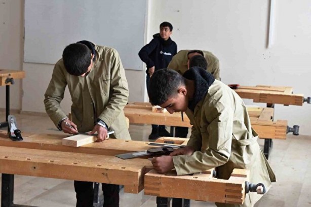 Foto - Bu lise para basıyor! Lise öğrencileri yapıyor, 15 milyon lira kazanılıyor