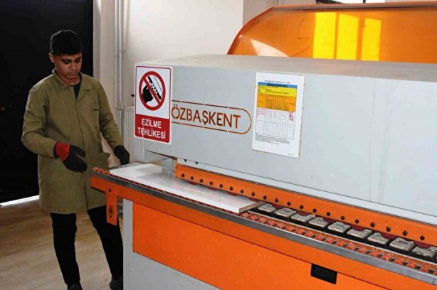 Foto - Bu lise para basıyor! Lise öğrencileri yapıyor, 15 milyon lira kazanılıyor