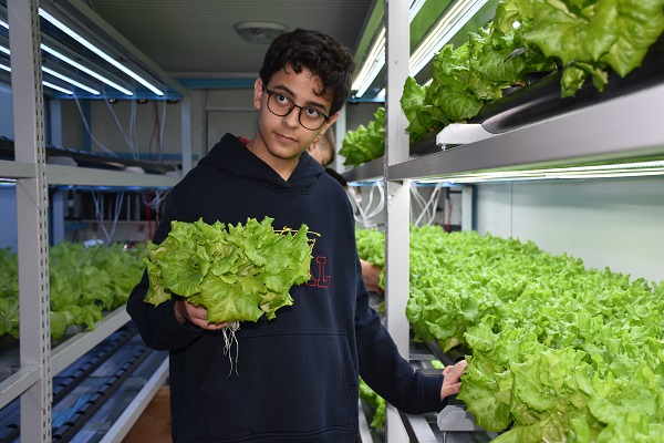 Bu lisede öğrenciler topraksız tarım yapıyor! 