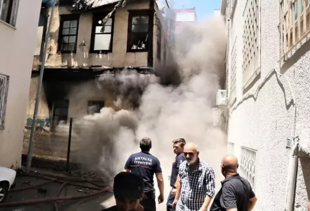 Foto - Bu mahallede her pazar aynı saatte yangın çıkıyor! Herkes teyakkuza geçti