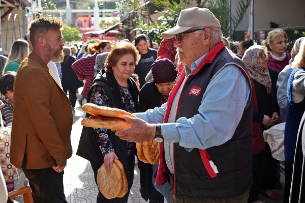 Foto - Bu mahallede yaşayana pide bedava
