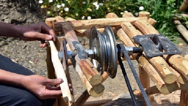 Foto - Bu makinenin yapmadığı yok! İmkansızlıklar mucit yaptı