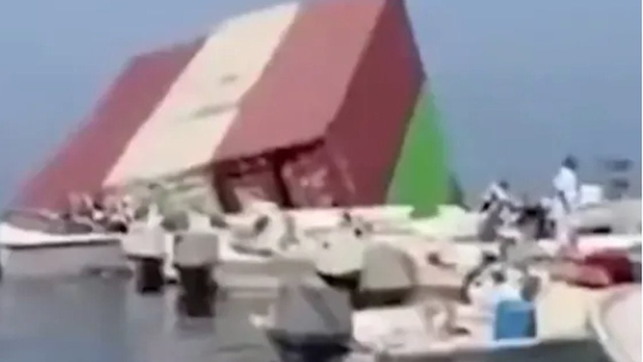 Foto - Bu manzara ağızları açık bıraktı! Denizde balık yerine iPhone avına çıktılar