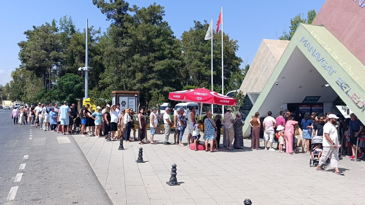 Foto - Bu manzarayı hiç beklemiyorlardı: Manavgat şelalesine gidenler şaşkına döndü!