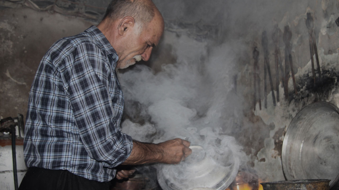 Bu mesleğin son temsilcilerinden! Yarım asırdır ocak başında