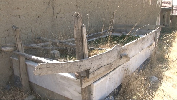 Foto - Bu mezarlara gözleri gibi bakıyorlar!