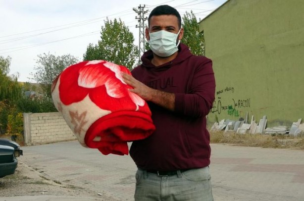 Foto - Bu milletten dünyada başka bir yerde yok! Gönderilen battaniyeyi İzmir'e gönderdi
