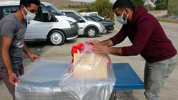 Foto - Bu milletten dünyada başka bir yerde yok! Gönderilen battaniyeyi İzmir'e gönderdi