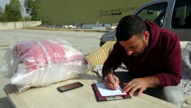 Foto - Bu milletten dünyada başka bir yerde yok! Gönderilen battaniyeyi İzmir'e gönderdi