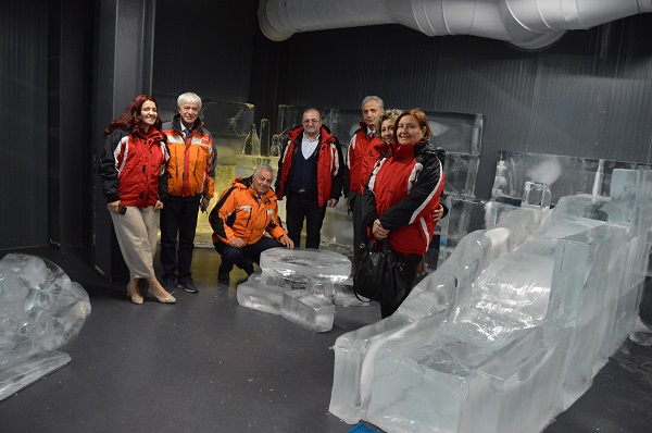 Foto - Bu müzeye giren donuyor! 