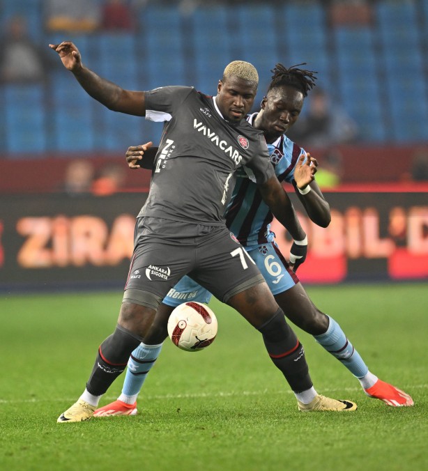 Foto - Bu nasıl bir futbolcu böyle! İpini çekin bu adamın! Milyon eurolar alıyor sonra da...