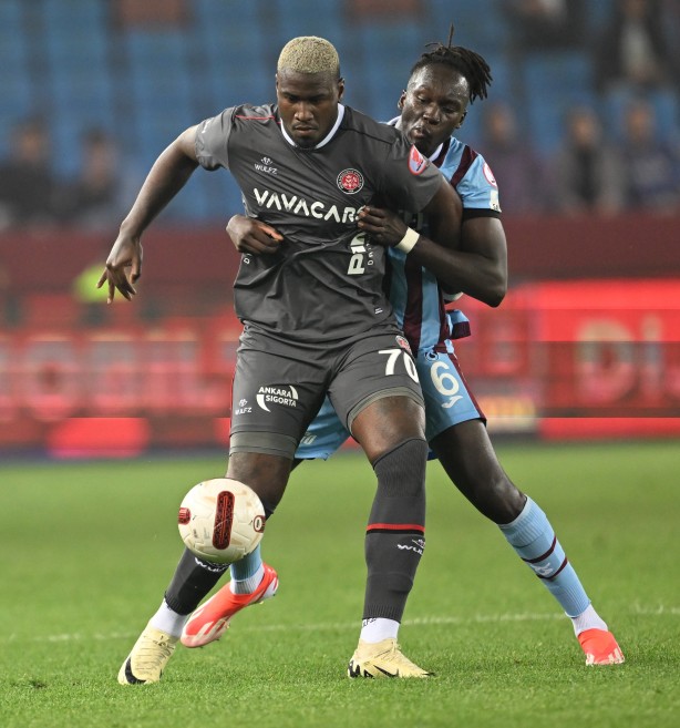 Foto - Bu nasıl bir futbolcu böyle! İpini çekin bu adamın! Milyon eurolar alıyor sonra da...