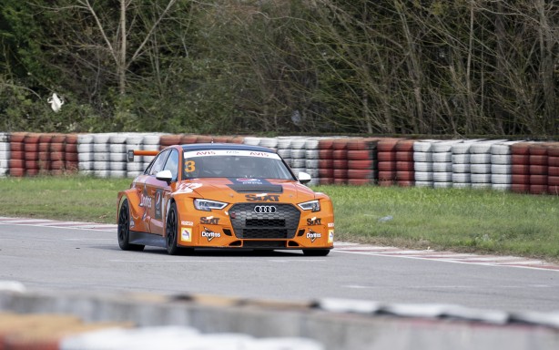 Foto - Bu nasıl oluyor? Ehliyeti yok ama pistlerin tozunu attırıyor! Üstelik şampiyonluğu bulunuyor! Onun tek idolü Schumacher!